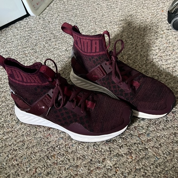 SIZE SEVEN PUMA MAROON FLYNIT HIGH TOPS - Picture 2 of 2